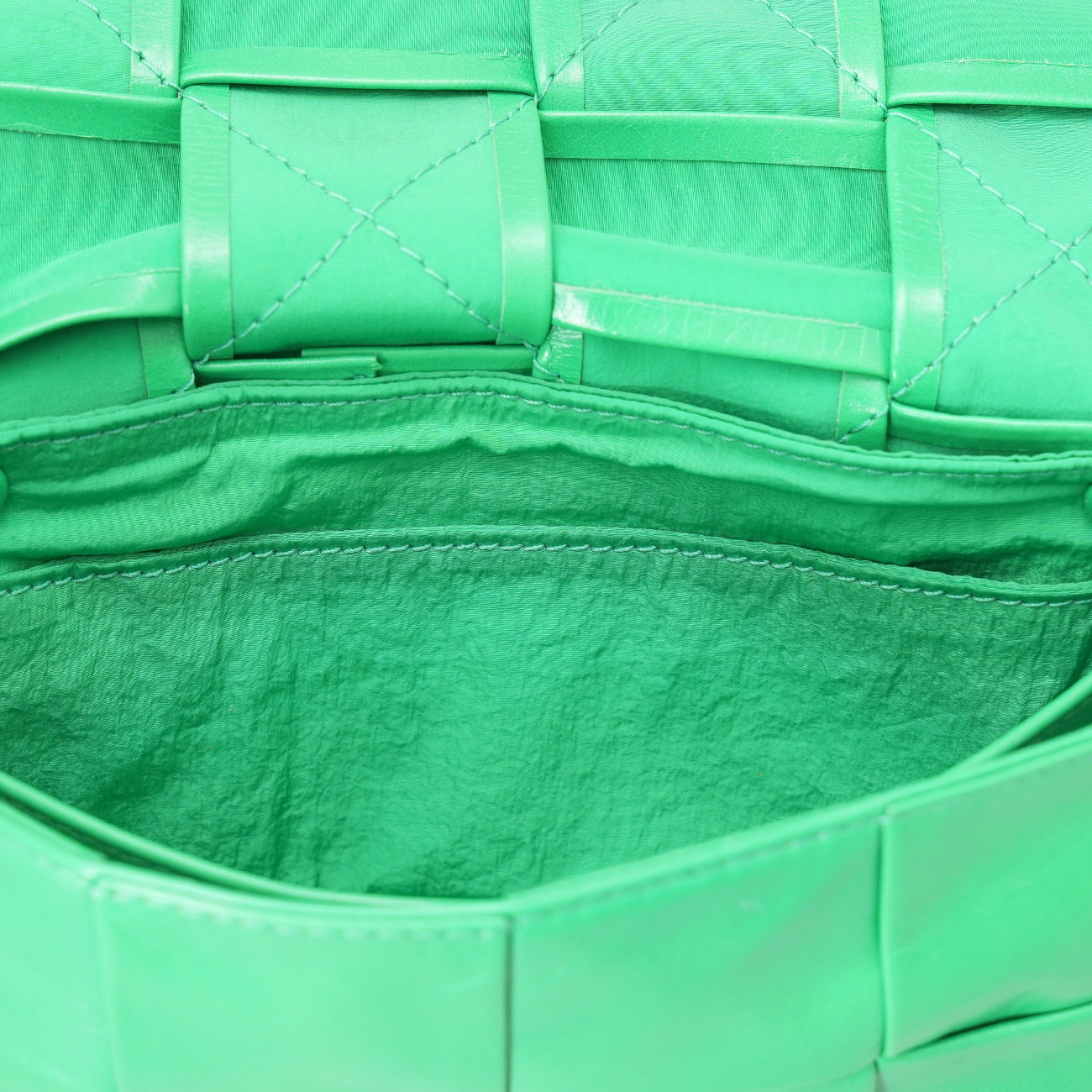 BOTTEGA VENETA(USED)보테가베네타 미니 벨트백 그린